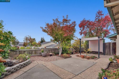1570 London Cir, Benicia CA  94510-1339 exterior