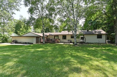 1524 El Rancho Dr, Thiensville WI  53092-5623 exterior