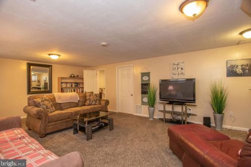 2511 Dean Dr, Wilmington DE  19808-3313 exterior