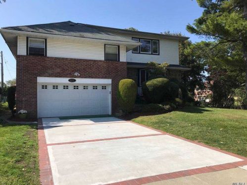 631 Powells Ln, Westbury, NY 11590-1320