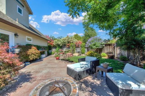 73 Westwood St, Vacaville CA  95688-3625 exterior