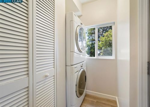 1347 26 St, Oakland CA 94606-3243 exterior