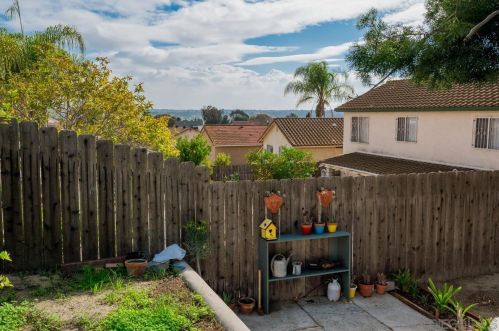 2385 Montcliff Rd, San Diego CA 92139-3915 exterior