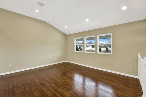 9 Brookwood Dr, Wheatley Heights NY  11798-1005 exterior