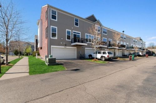 5200 Scott Ln, Minneapolis, MN 55422-2064