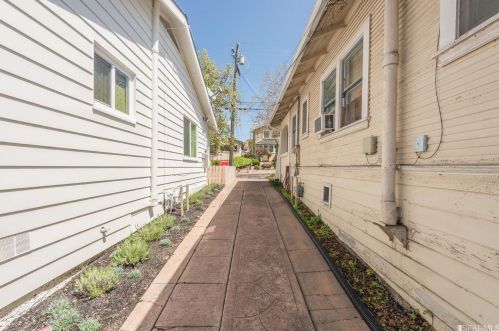 5335 El Camile Ave, Oakland CA  exterior