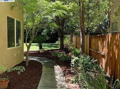 6521 Young Oak Ct, Citrus Heights CA  95662-6007 exterior