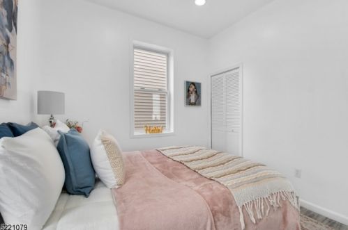 1084 Grove St, Irvington NJ  07111-4123 exterior