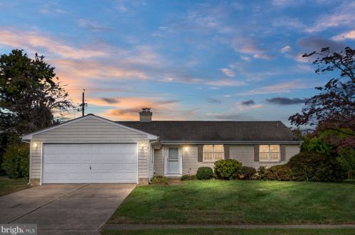 2 Colesbery Dr, New Castle, DE 19720-3202