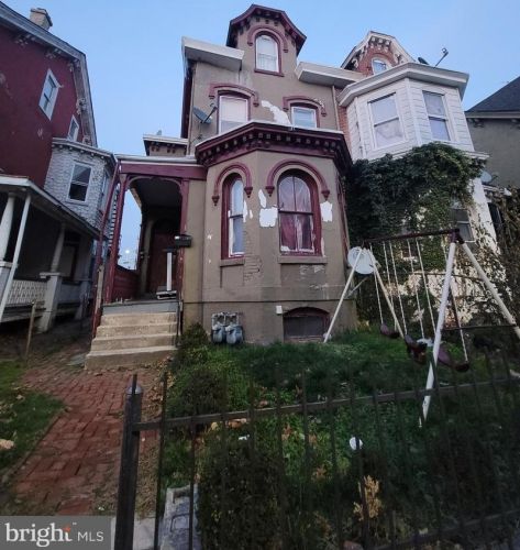 19 Elm St, Norristown, PA 19401-3813