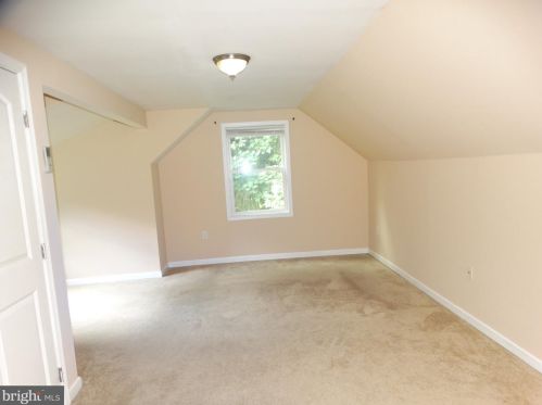 834 Hughes Dr, Trenton NJ  08690-1208 exterior