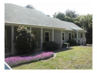 22 Hart Ln, Hendersonville, NC 28792-9510