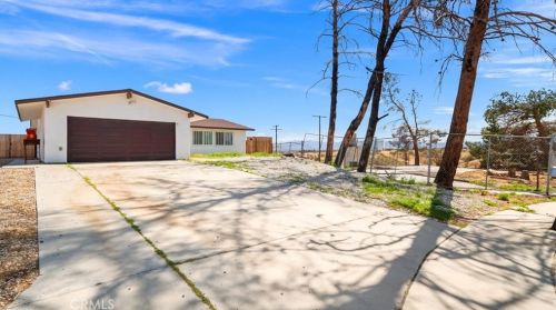 15921 Fresno Way, Victorville, CA 92395-3488