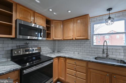 209 Howard St, Pottstown, PA 19464-6709