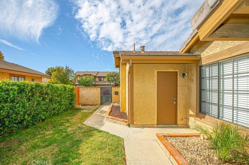 25776 Covala Ct, Santa Clarita CA  91355-2262 exterior