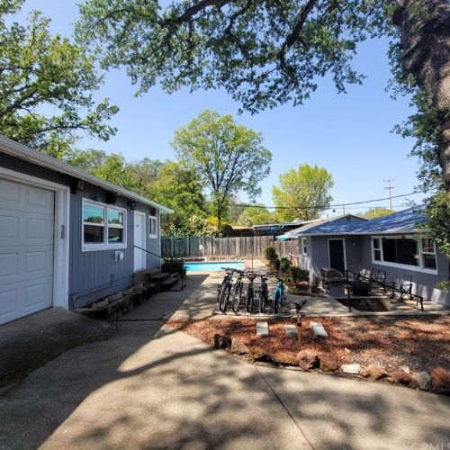 475 9 St, Lakeport CA  95453-4220 exterior