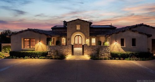 8411 Run Of The Knolls Ct, San Diego CA  92127 exterior