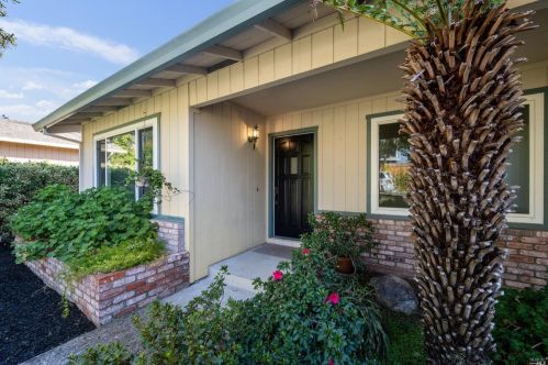 647 Montclair Dr, Santa Rosa, CA 95409-2833