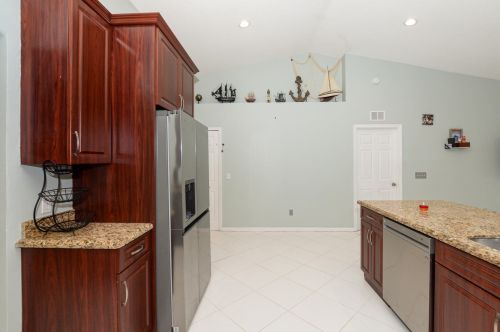 325 Gulfstream Ave, Fort Pierce FL 34983-1219 exterior