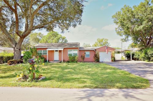 1207 Hull St, Saint Petersburg, FL 33707-3221