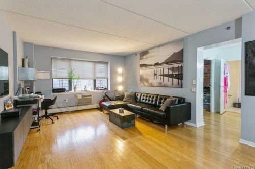 1275 Grant Ave, Bronx, NY 10456-3132
