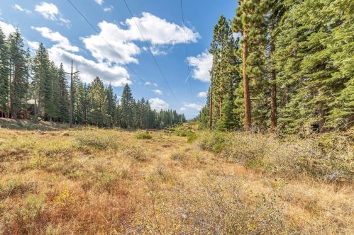 13459 Davos Dr, Truckee CA 96161-7100 exterior