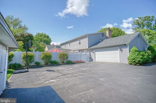 475 Woodcrest Dr, Navy Sup Dpt PA 17050-6854 exterior