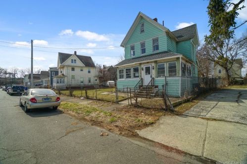 289 Carroll Ave, Bridgeport CT  06607-1801 exterior