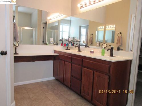 1886 Ventura Dr, West Pittsburg CA  94565-6476 exterior