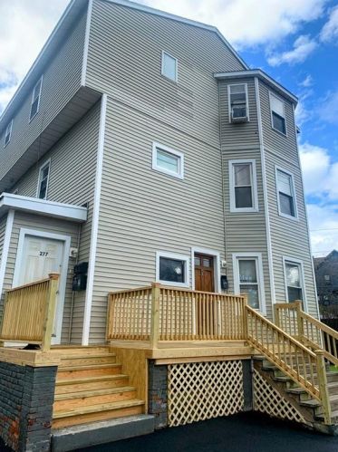 275 Webster Ave, Providence, RI 02909-3833