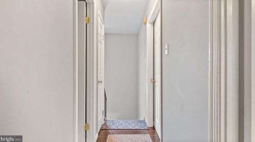 12300 Woodlawn Ct, Woodbridge VA  22192-1921 exterior