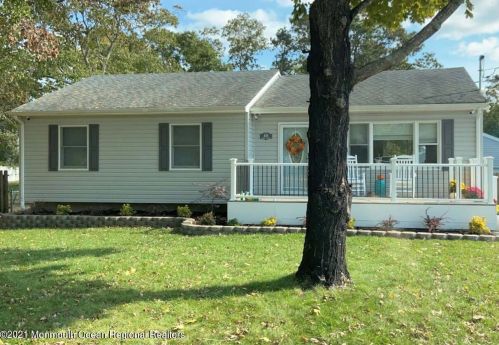 345 Hayes Ave, Berkeley Township, NJ 08721-2930