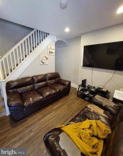 18 Spruce St, Norristown, PA 19401-3822