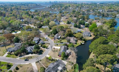 1361 Vagabond Ln, Mount Pleasant SC  29464-5140 exterior