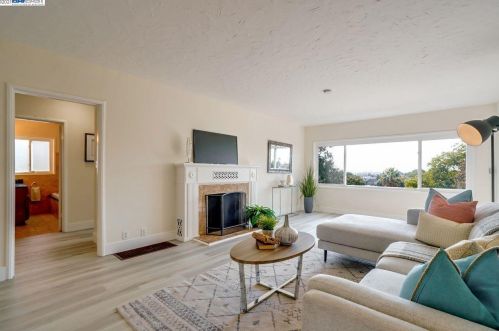 5109 Fairfax Ave, Oakland CA 94601-5410 exterior