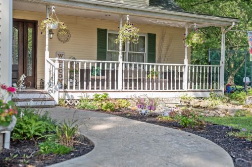 1755 Stuttgart Dr, Saint Martin OH  45118-8435 exterior