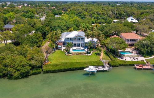 1013 Bayshore Rd, Nokomis, FL 34275-1921