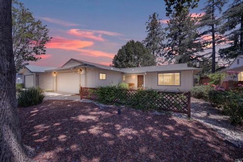 129 Rainier Cir, Vacaville CA  95687-3309 exterior