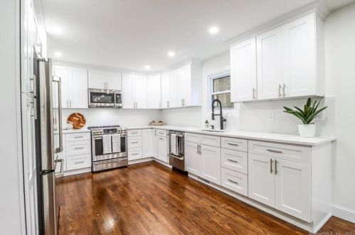 214 Berkshire Rd, Sandy Hook CT  06482-1548 exterior