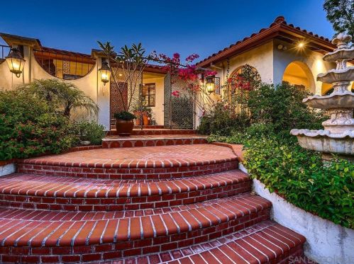 10300 Fuerte Dr, La Mesa, CA 91941-4388