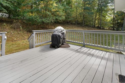 20 Narragansett Trl, Sandy Hook CT 06482-1147 exterior