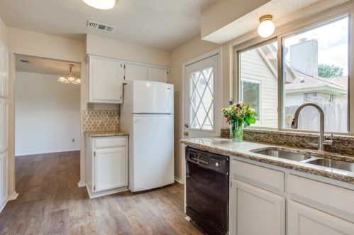 205 Meadow Ln, Denton TX  76207-7410 exterior