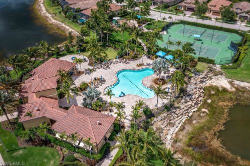 9137 Isla Bella Cir, Bonita Springs FL  34135-7198 exterior