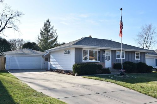 10419 Harvest Ln, Milwaukee, WI 53225-4035