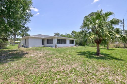 510 Billiar Ave, Fort Pierce FL  34983-8729 exterior