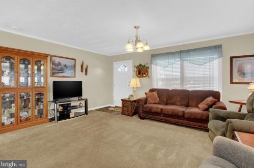 102 Oriole Dr, Carlisle, PA 17013-8769