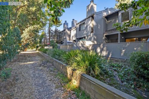 952 Castlewood Way, Hayward, CA 94541-4612
