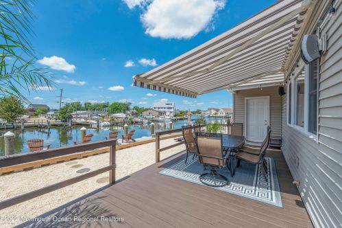 32 Royal Dr, Bricktown NJ  08723-6731 exterior