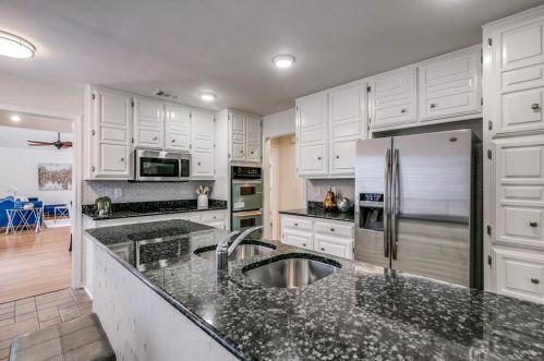 430 Country Side Ln, Richardson TX  75081-5530 exterior