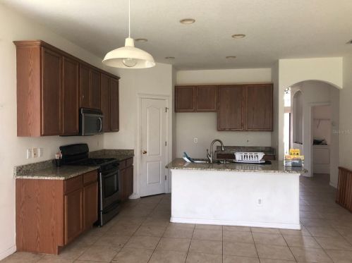 6815 Guilford Crest Dr, Ruskin FL  33572-1723 exterior